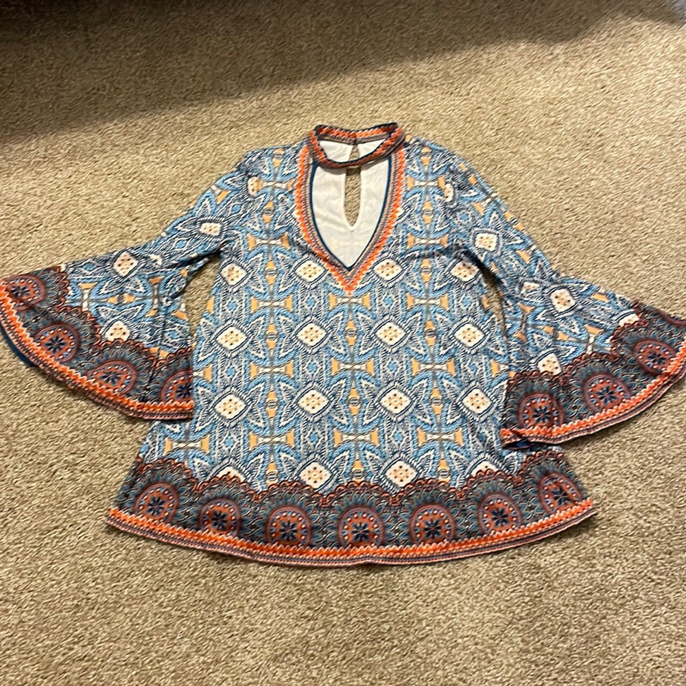 Cute boho bell sleeve shirt size small